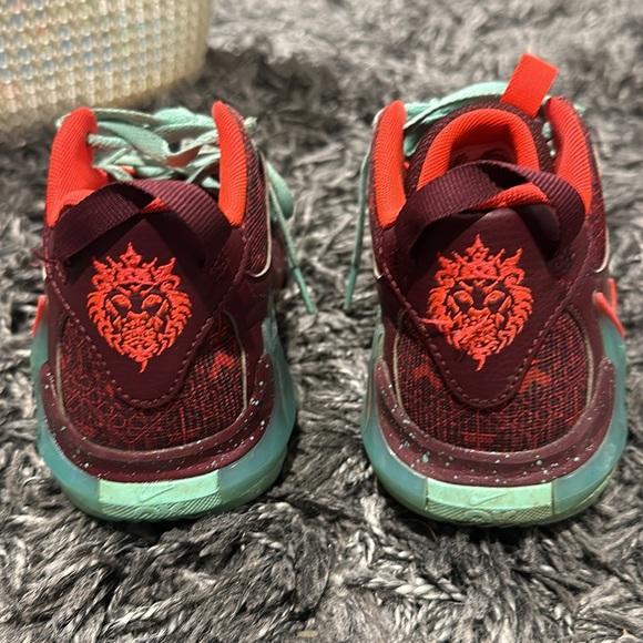 Nike Lebron youth size 4.5 - Picture 4 of 6
